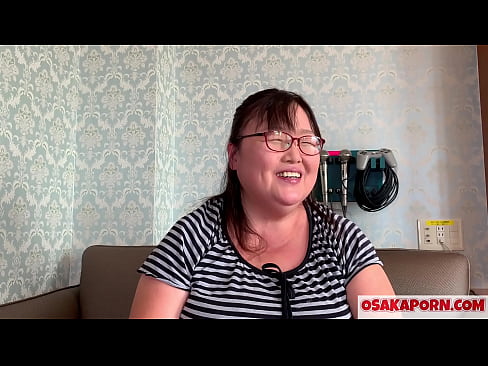 ❤️ Fat Japanese mom a 'sealltainn a h-mòr tits agus a' còrdadh ri feise dèideag. Tha màthair Àisianach 51-bliadhna a’ bruidhinn mun eòlas gnèitheasach aice. Yukiko 1 OSAKAPORN milf reamhar ☑ Pornografach leinn ☑