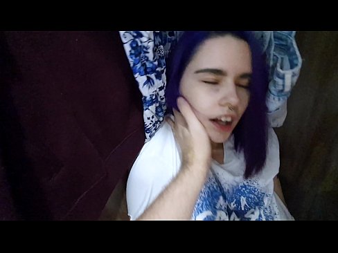 ❤️ Lorg mi mo sis anns a’ chlòsaid agus chuidich i cum ☑ Pornografach leinn ☑